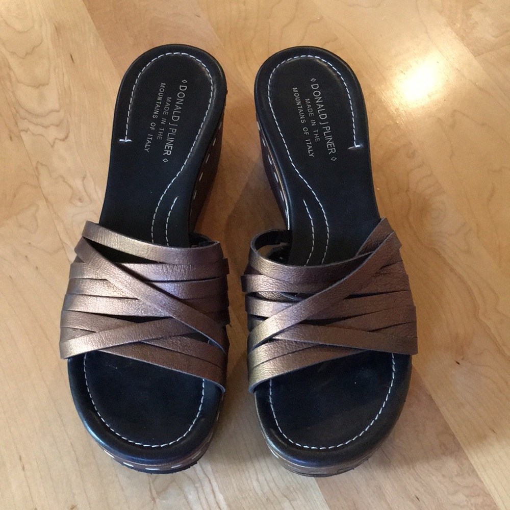 Donald J. Pliner | Siena Metallic Leather Wedge Slide Sandal